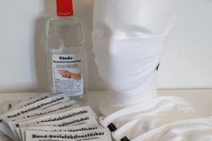 Bild von Set aus Mund-/Nasen-Maske und Desinfektionsmittel FAMILY CARE Paket