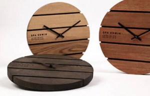Produktbild von Coole Wanduhr ‚Zirkel Halb 8‘ nur hier!